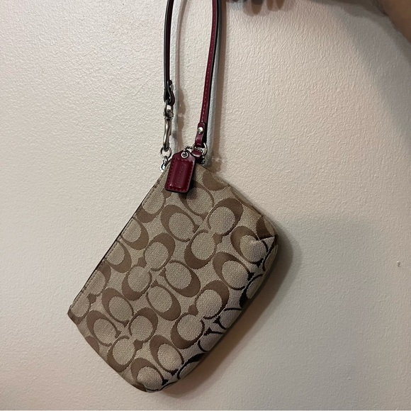 Coach wristlet with pink details! In good condition! - Picture 3 of 8